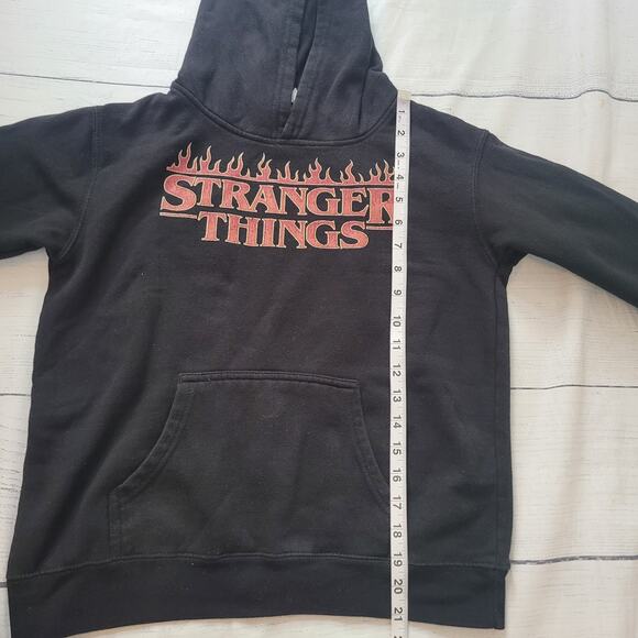 Stranger Things Size Youth L Black Hoodie Flame Logo Netflix Merch Sweatshirt - Picture 4 of 9